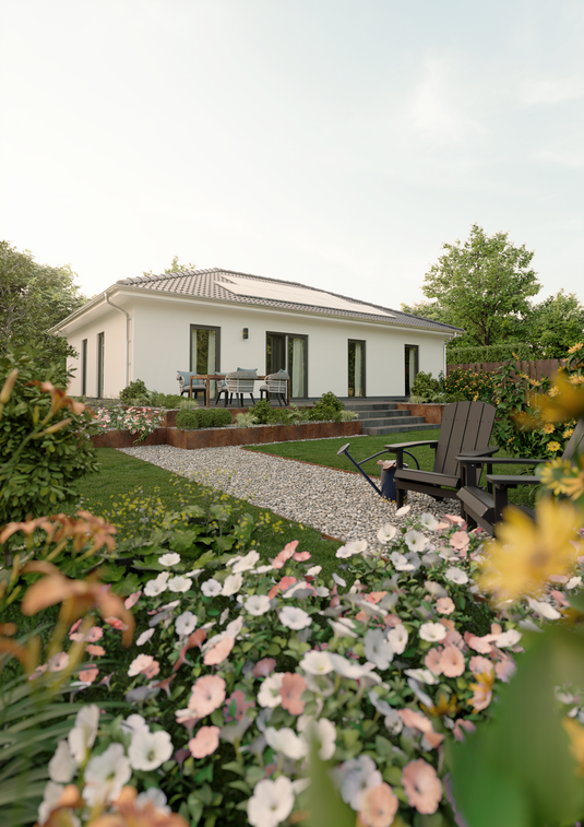 Bungalow 110 Gartenansicht mit Walmdach Bungalow 110 mit Blick vom Garten, Walmdach und großzügiger Fensterfront